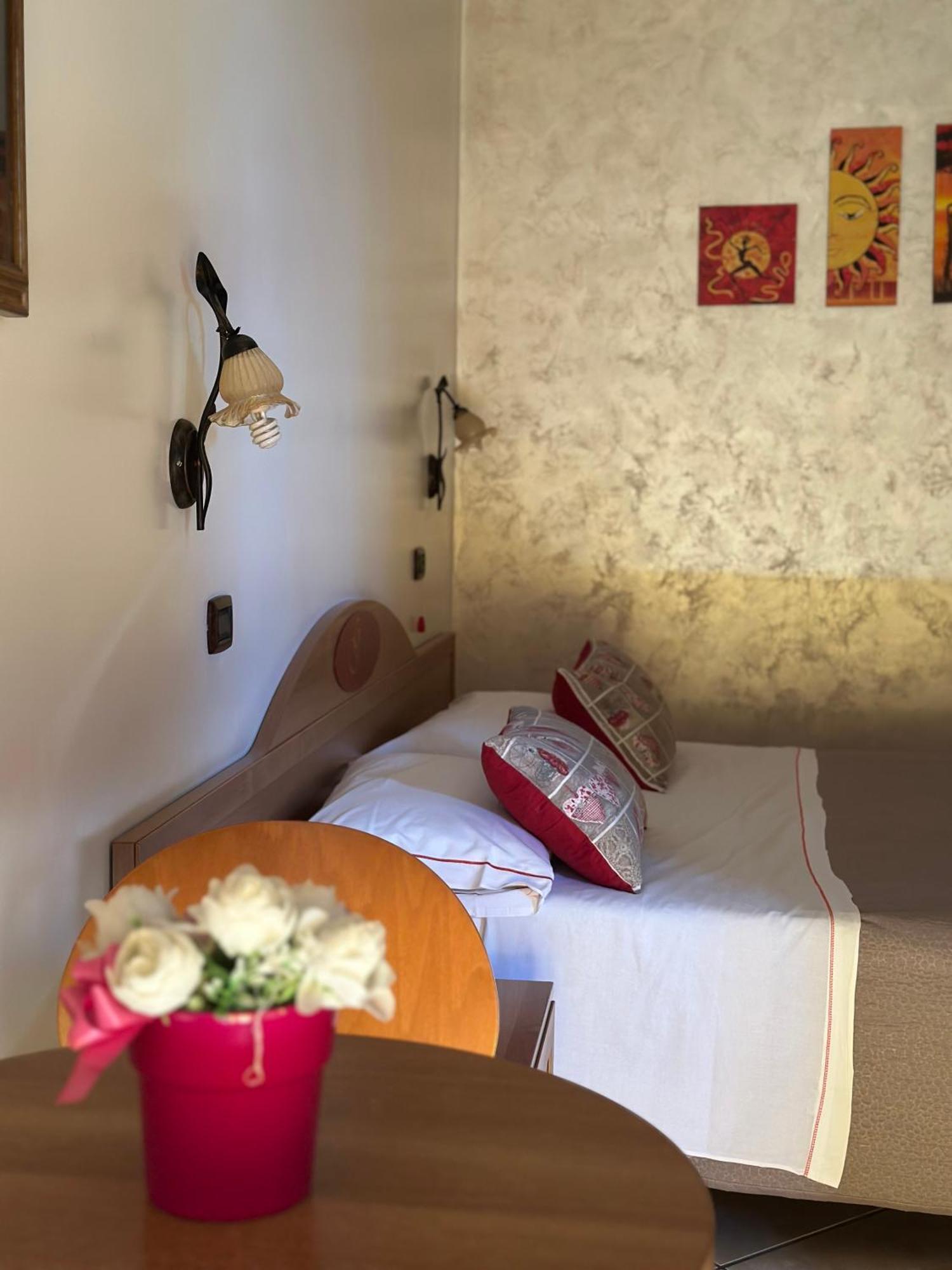 Hotel Il Giardino Degli Aranci โนลา ภายนอก รูปภาพ