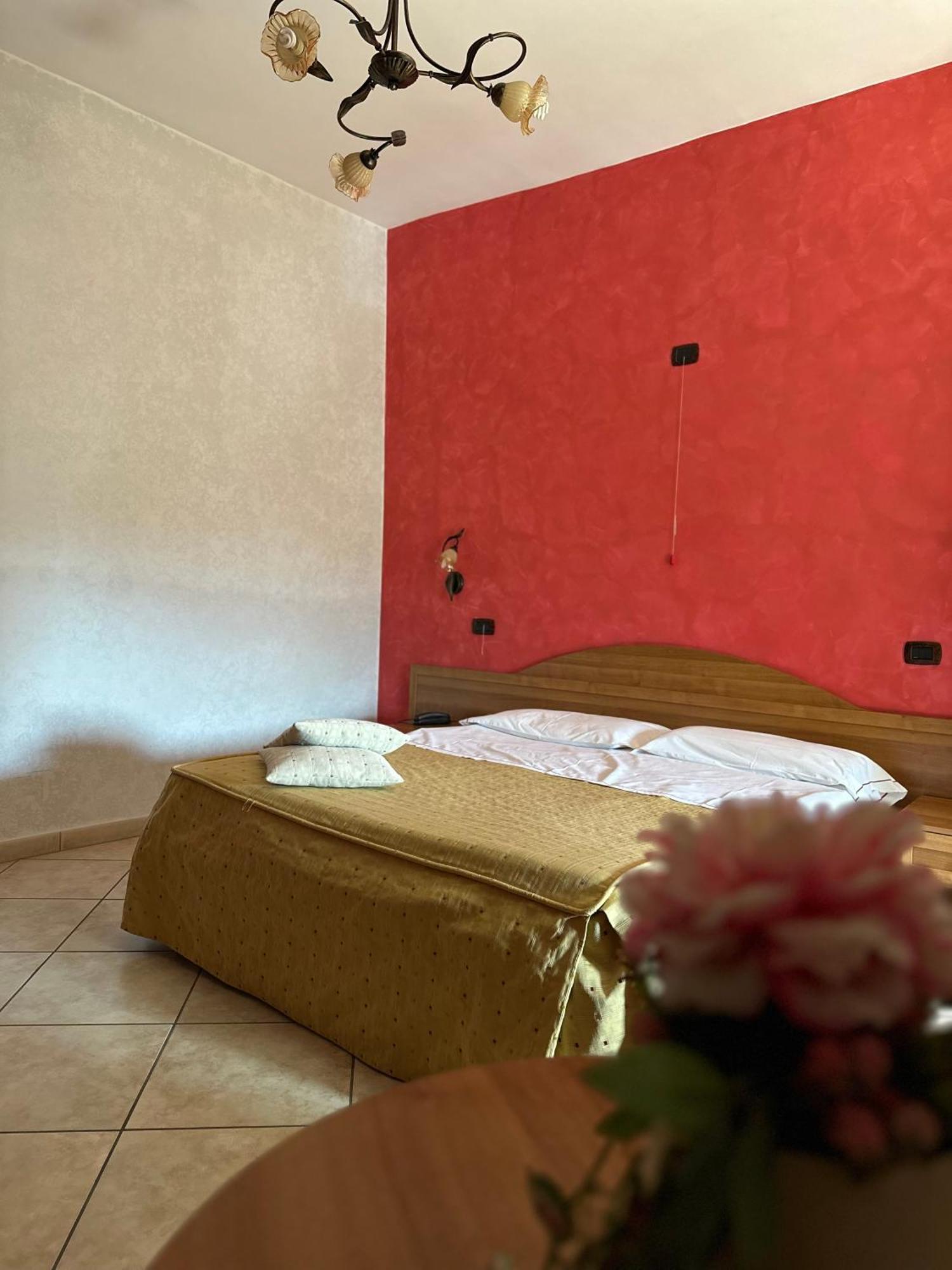 Hotel Il Giardino Degli Aranci โนลา ภายนอก รูปภาพ