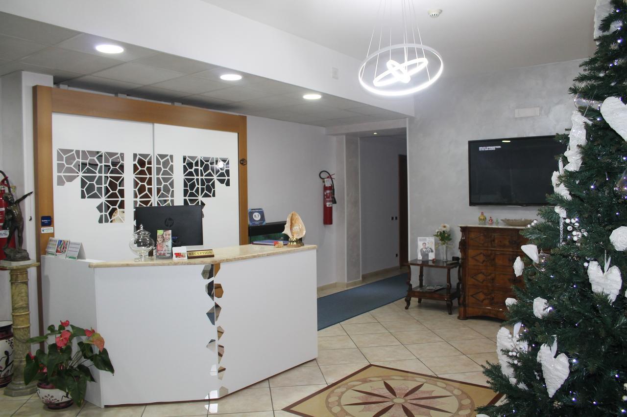 Hotel Il Giardino Degli Aranci โนลา ภายนอก รูปภาพ