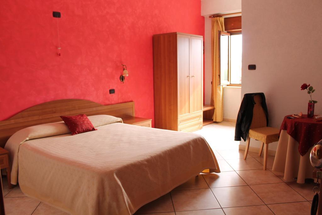 Hotel Il Giardino Degli Aranci โนลา ภายนอก รูปภาพ